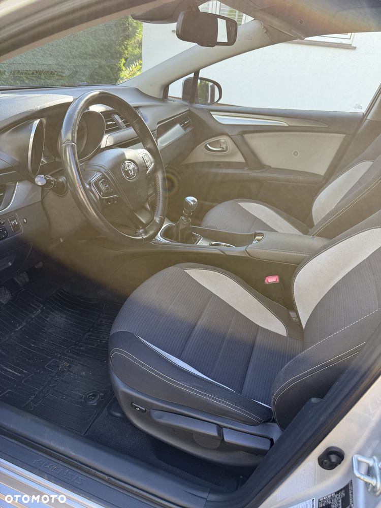 Toyota Avensis - 7