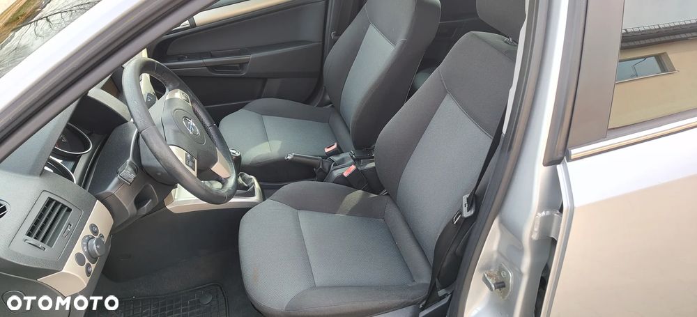 Opel Astra 1.9 CDTI Cosmo - 9