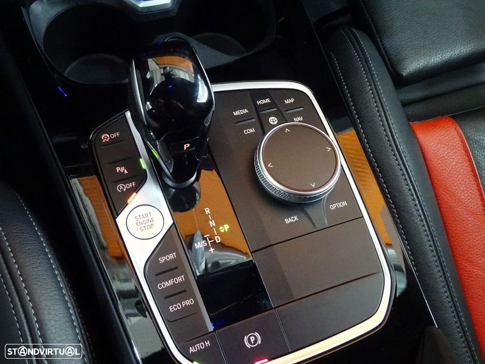 BMW 116 d Pack Desportivo M Auto - 33