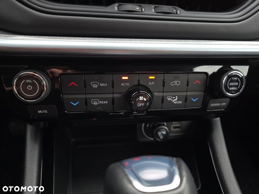 Jeep Compass - 25