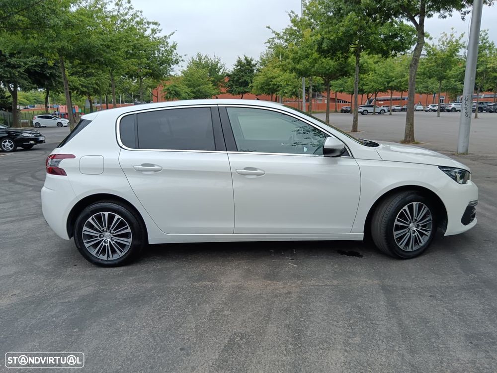 Peugeot 308 1.2 PureTech Allure EAT8 - 8