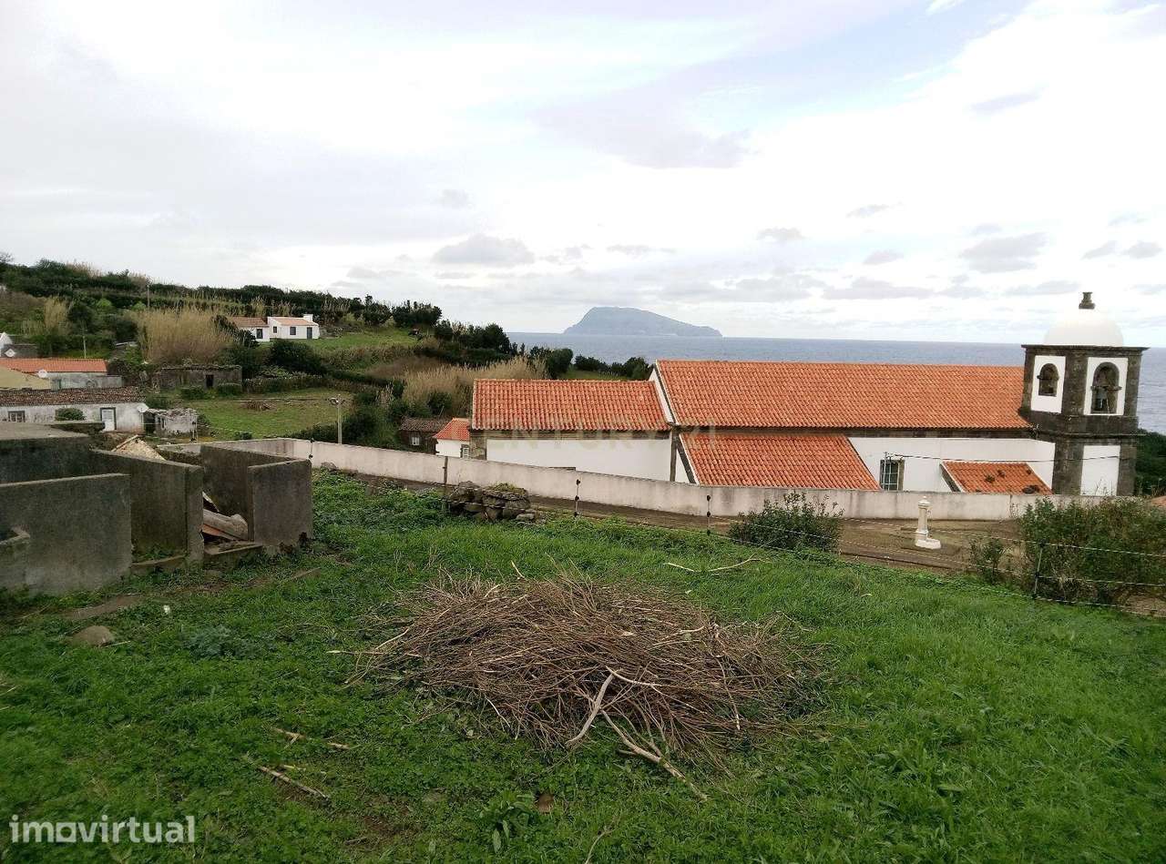 Ruina com Vista Panorâmica para o Mar na Ilha das Flores - Grande imagem: 4/6