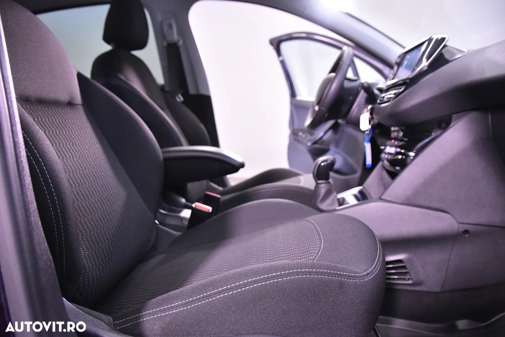 Peugeot 208 - 11
