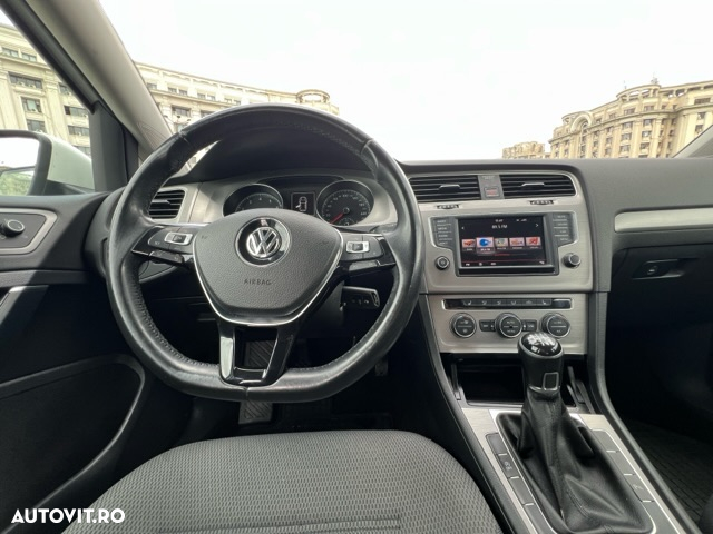Volkswagen Golf - 6