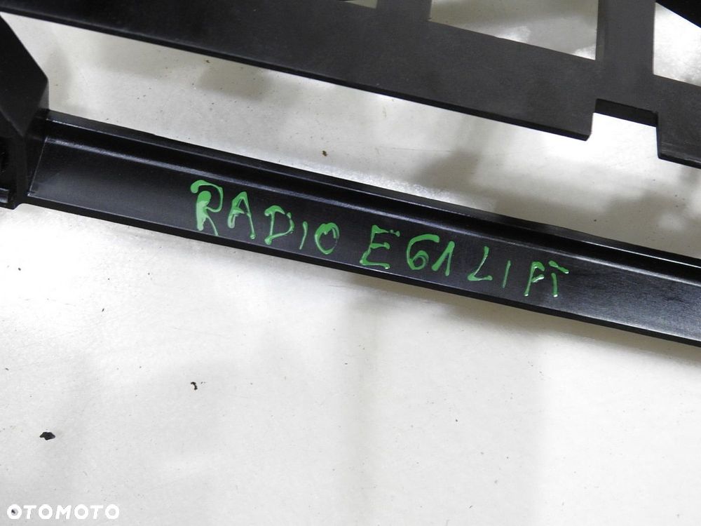 RAMKA STELAŻ RADIA BMW E60 E61 LIFT 6976403 - 6