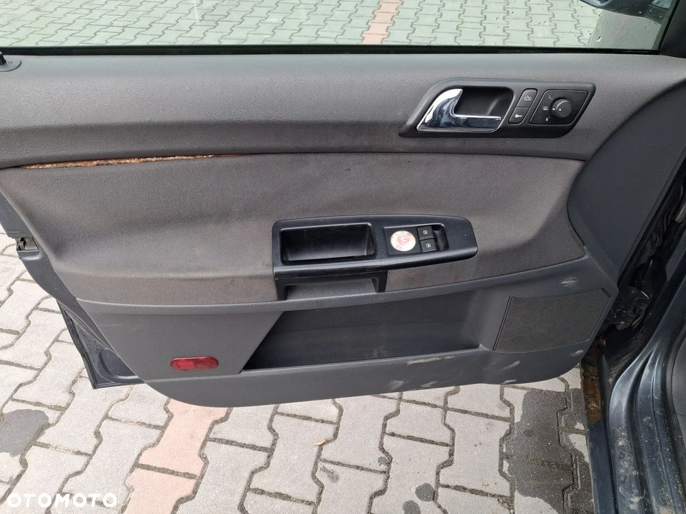 Volkswagen Polo IV 9N silnik 1.4 TDI AMF 75KM skrzynia biegów GGV / EWR drzwi maska błotnik klapa zderzak LC7V lampa szyba pompowtrysk alternator sprężarka turbina maglownica łapa alternatora pokrywa silnika głowica wtrysk pompa wysokiego ciśnienia vacum miska olejowa fotel belka sterownik moduł wiązka przewód rura chłodnica pas panel EGR sterownik zacisk mcperson sanki lewarek wybierak mechanizm silniczek obudowa miska olejowa kierownica przełącznik tłumik wydech pompka zamek przepustnica przepływomierz  CAŁY NA CZĘŚCI - 13