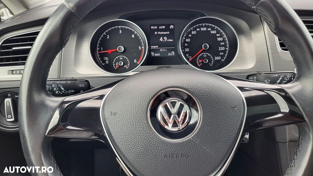 Volkswagen Golf - 11