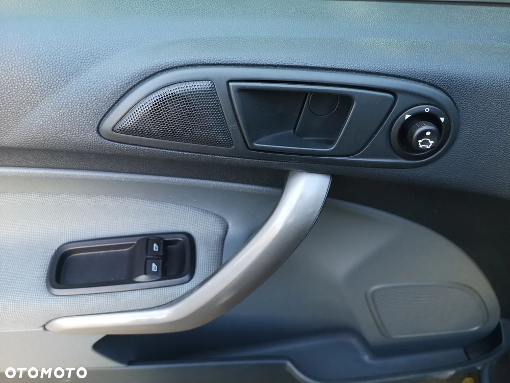 Ford Fiesta - 8