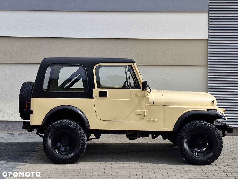 Jeep CJ - 10
