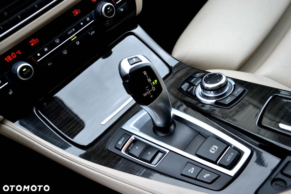 BMW Seria 5 530d xDrive Luxury Line - 19