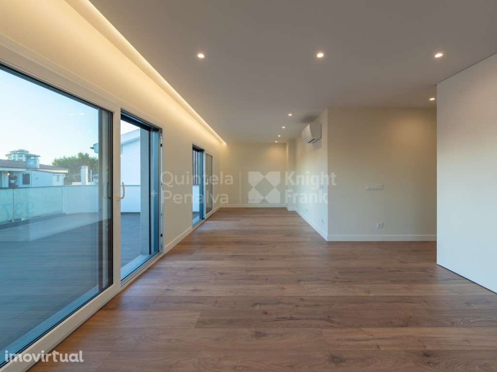 Apartamento T2 com terraço e estacionamento em Cascais - Grande imagem: 2/28