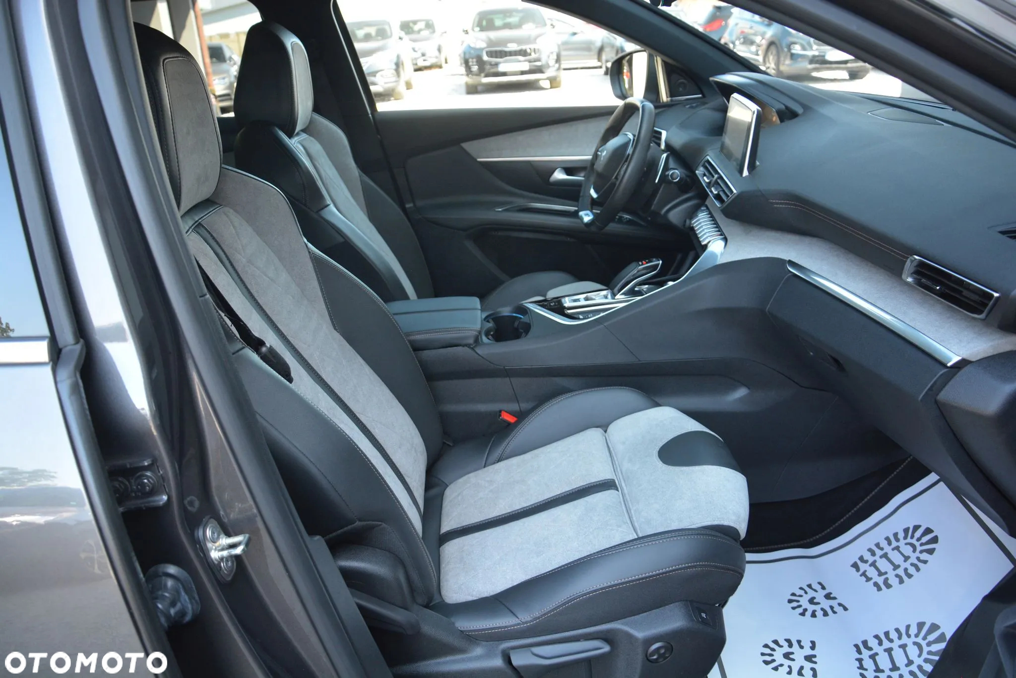Peugeot 3008 Plug-In Hybrid 195 e-DSC7 GT - 17