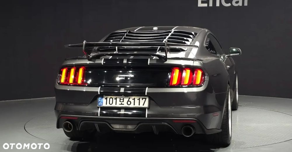 Ford Mustang 5.0 V8 GT - 5