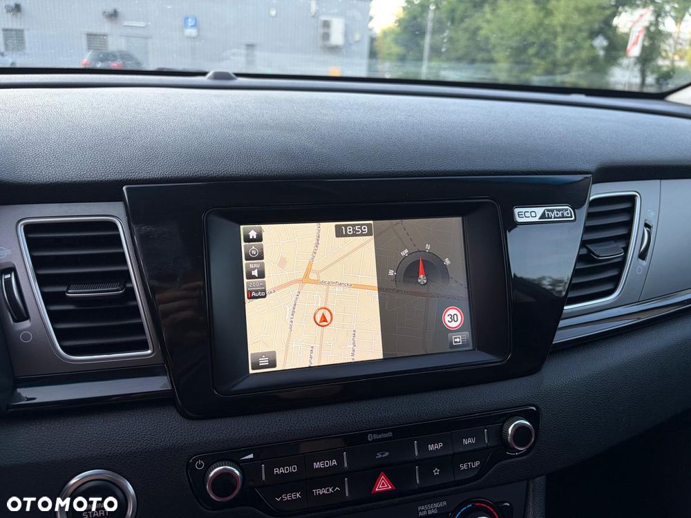 Kia Niro 1.6 GDI Hybrid L Business Line - 26