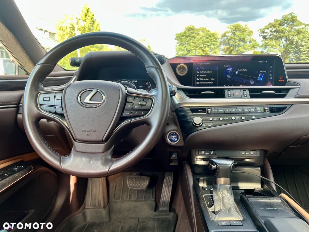 Lexus ES 300h F Sport - 23