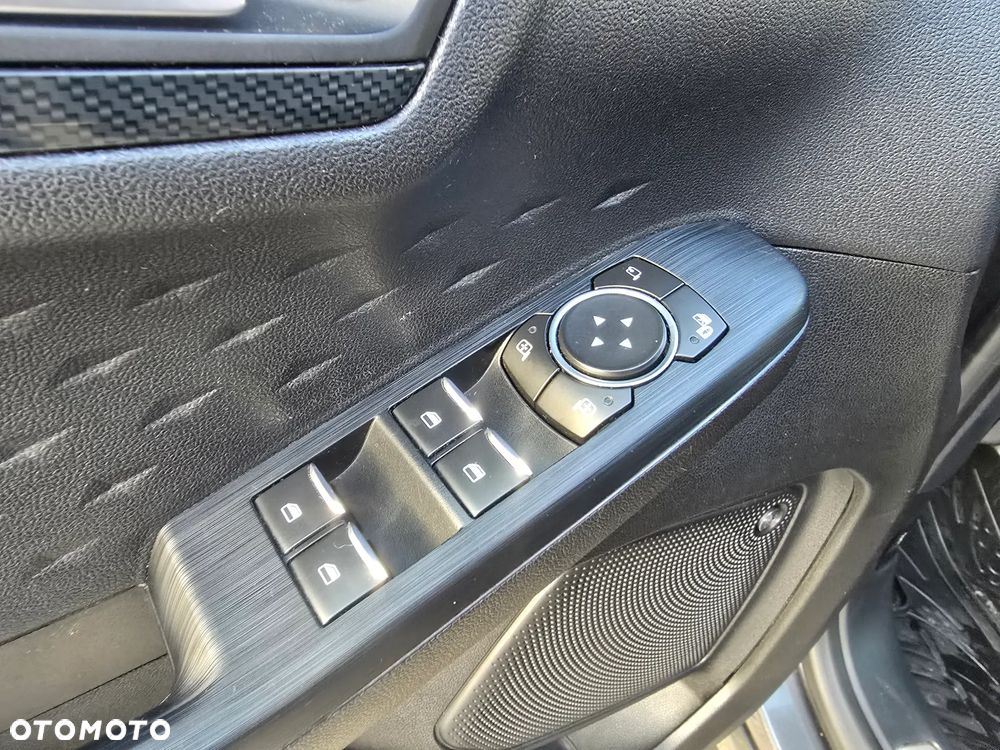 Ford Kuga 2.0 EcoBlue 4x4 ST-LINE X - 24