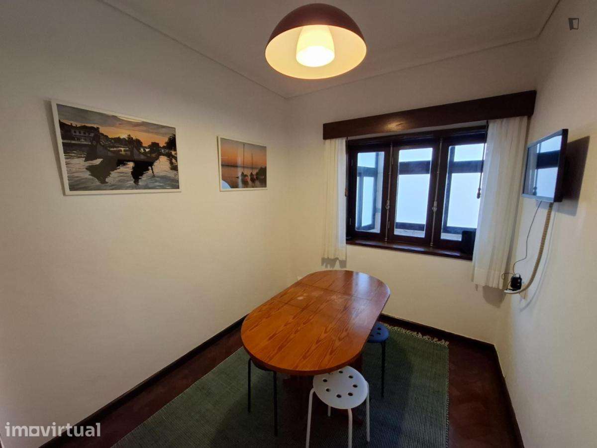 Quarto - localizado em Aveiro - Grande imagem: 4/8