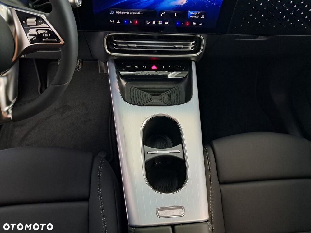 Mercedes-Benz GLB - 26