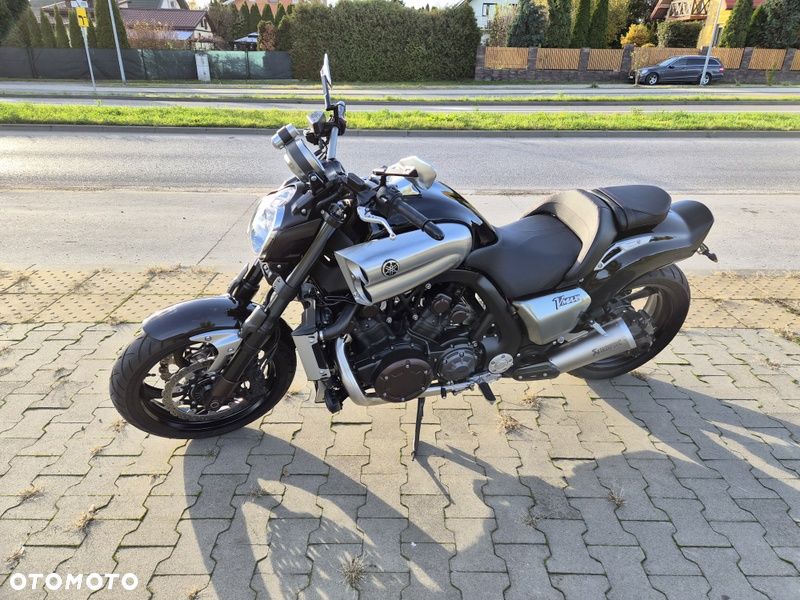 Yamaha V-MAX - 6