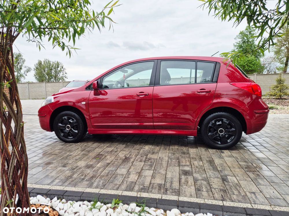 Nissan Tiida - 12
