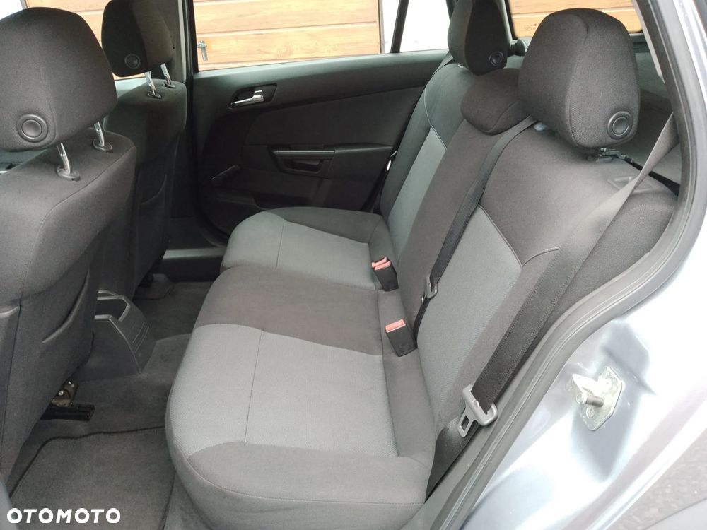 Opel Astra 1.6 Caravan - 14