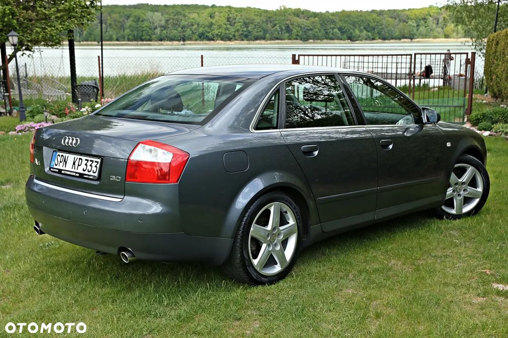 Audi A4 Limousine - 12