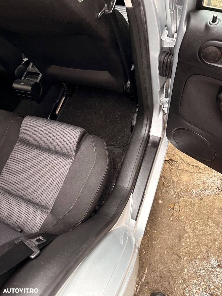 Volkswagen Golf 1.6 Comfortline - 21