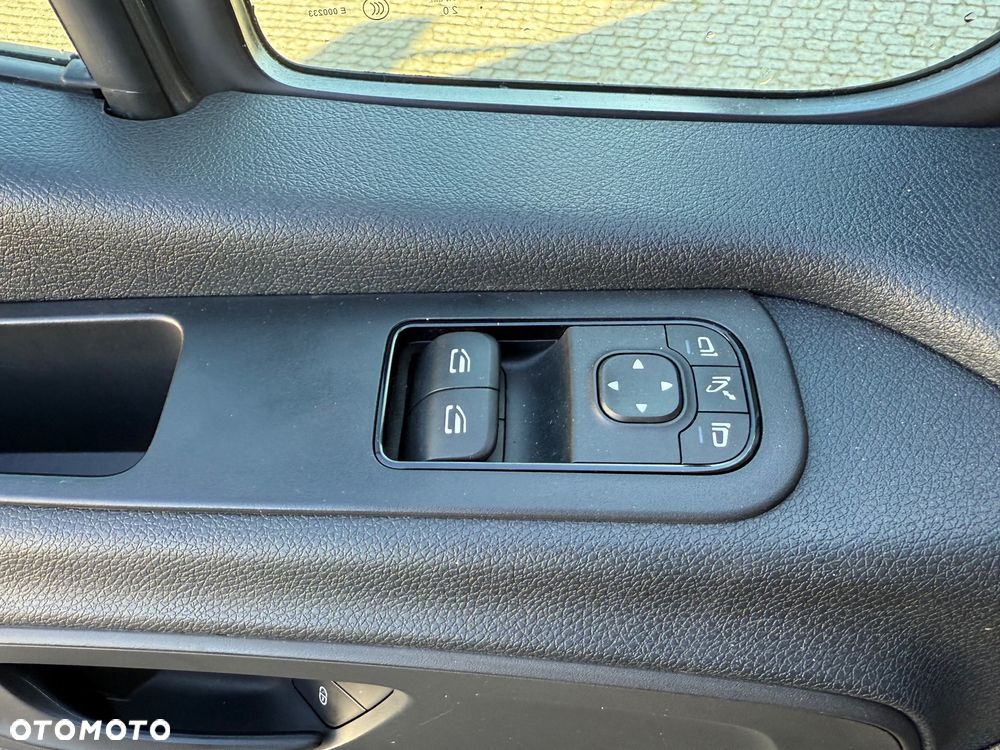 Mercedes-Benz Sprinter - 33