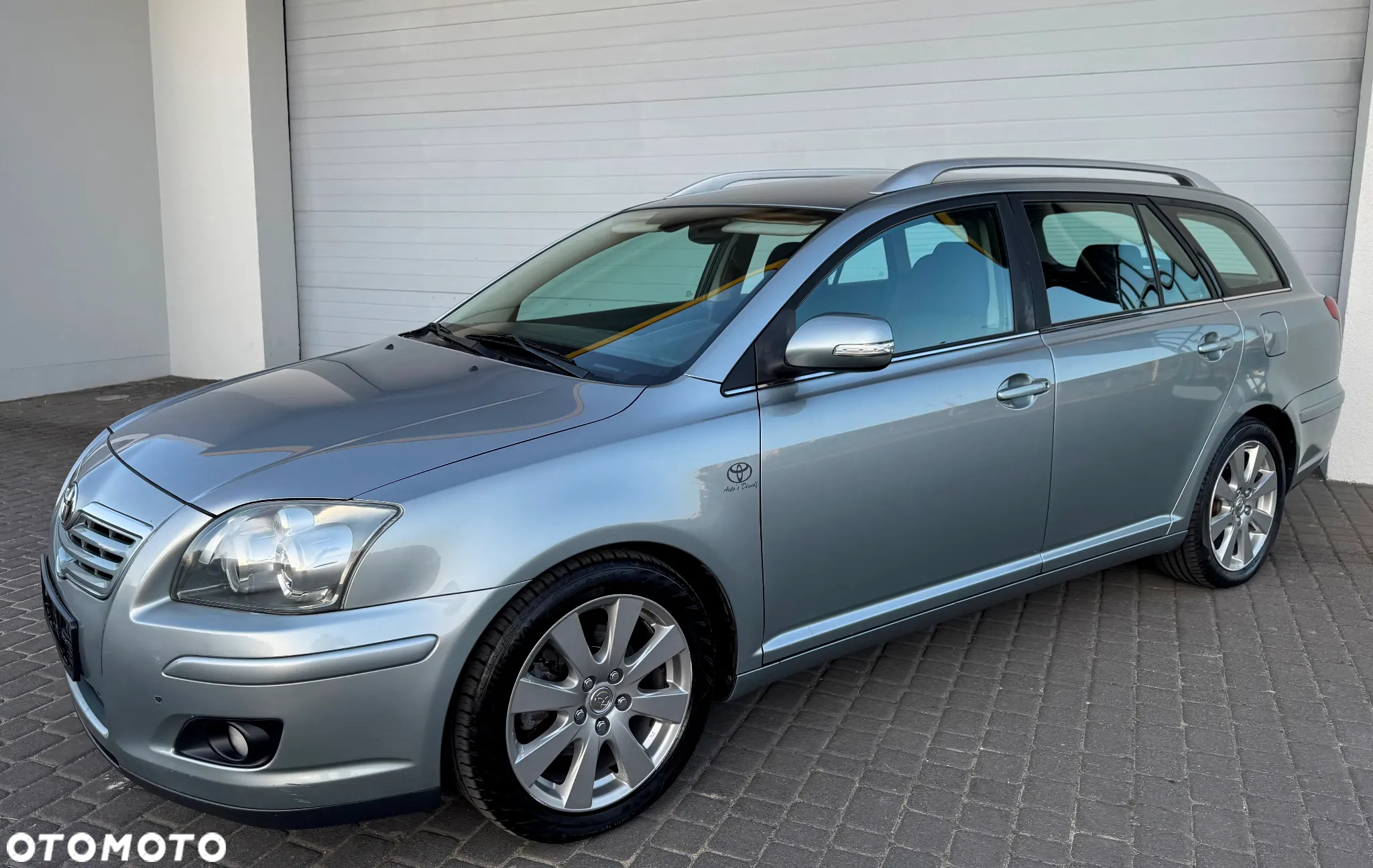 Toyota Avensis 2.2 D-4D Combi Executive - 22
