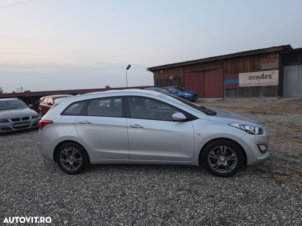 Hyundai i30 blue 1.6 CRDi Classic - 3