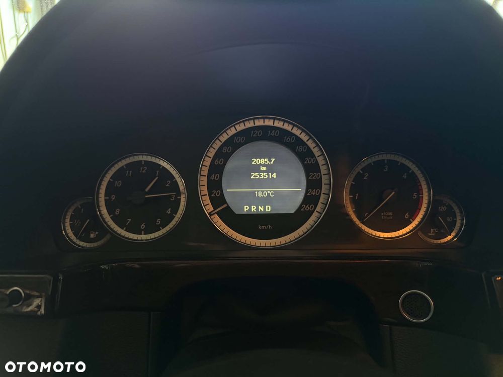 Mercedes-Benz Klasa E 220 CDI DPF BlueEFFICIENCY Automatik Elegance - 5
