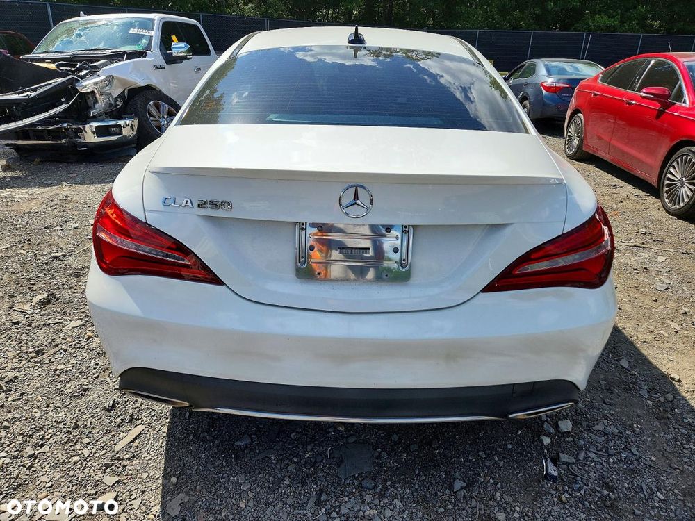 Mercedes-Benz CLA 250 4Matic 7G-DCT - 6