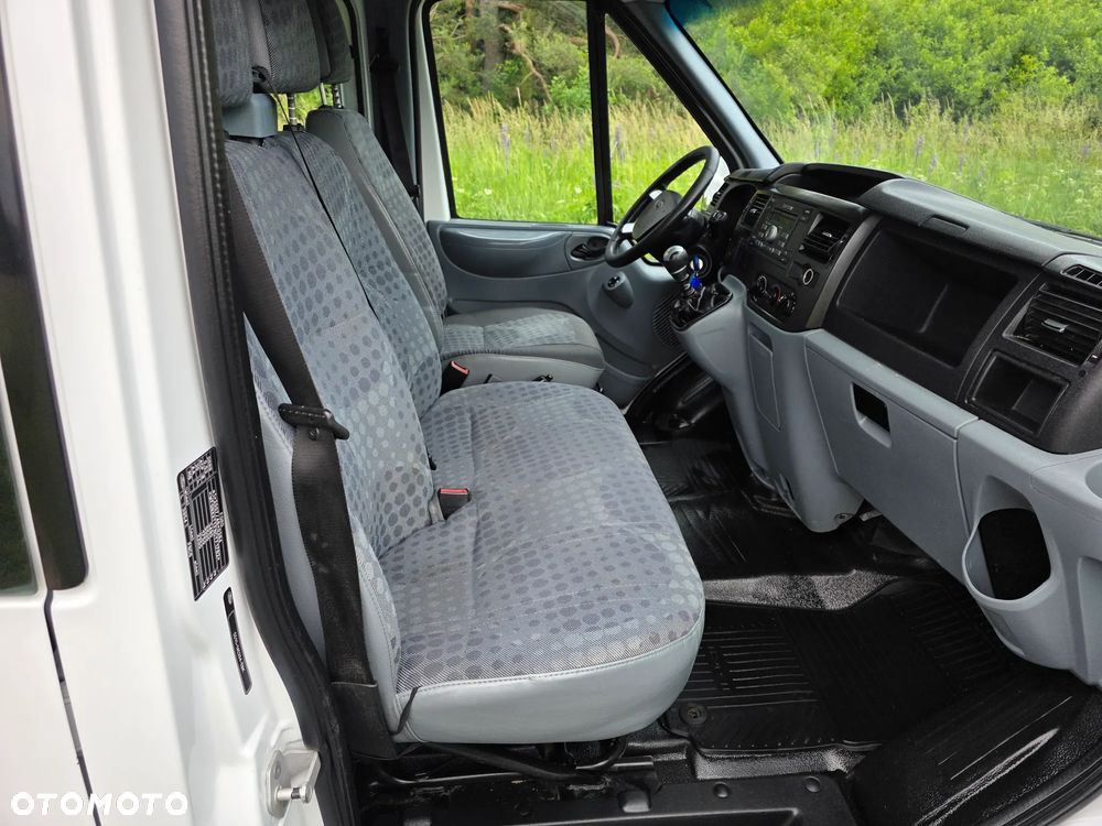 Ford Transit 2.2 TDCI 6 osobowy - 17
