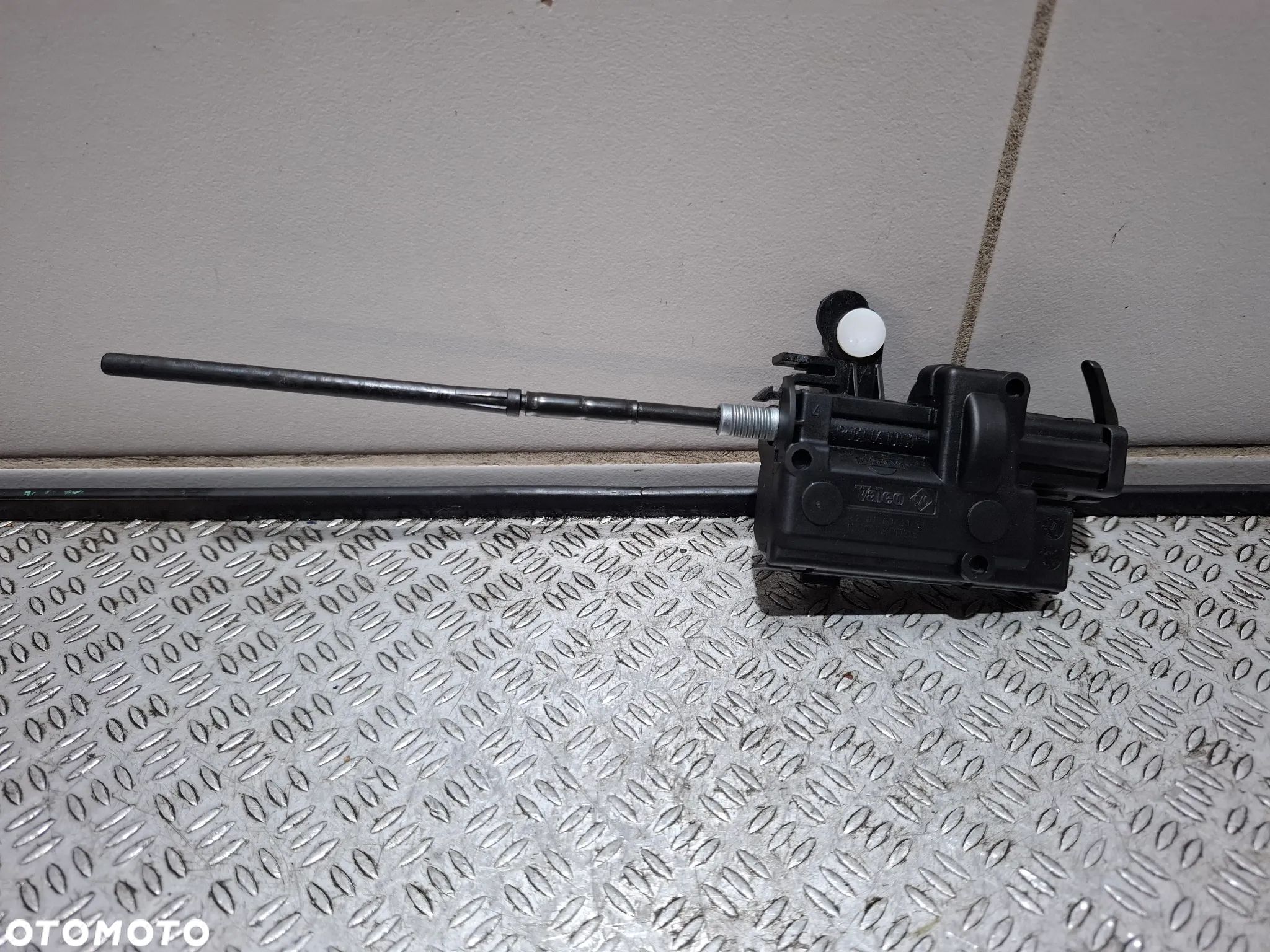 Siłownik klapki wlewu paliwa Renault Scenic III R 2009 nr 8200312600D - 1