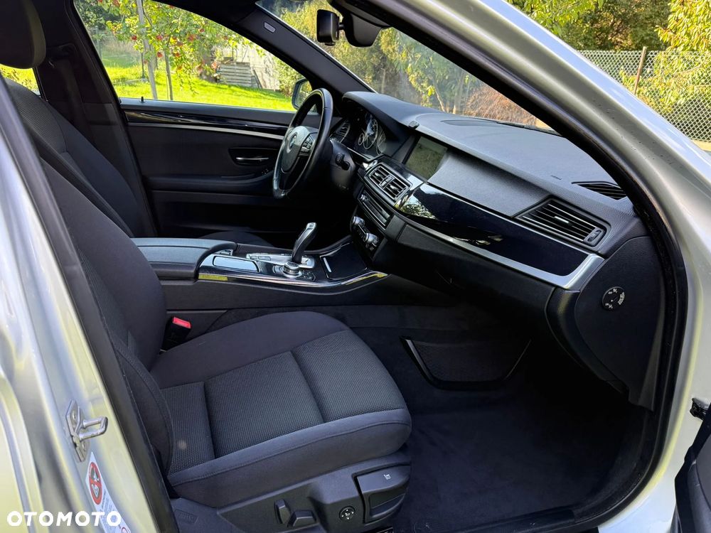 BMW Seria 5 528i xDrive - 14