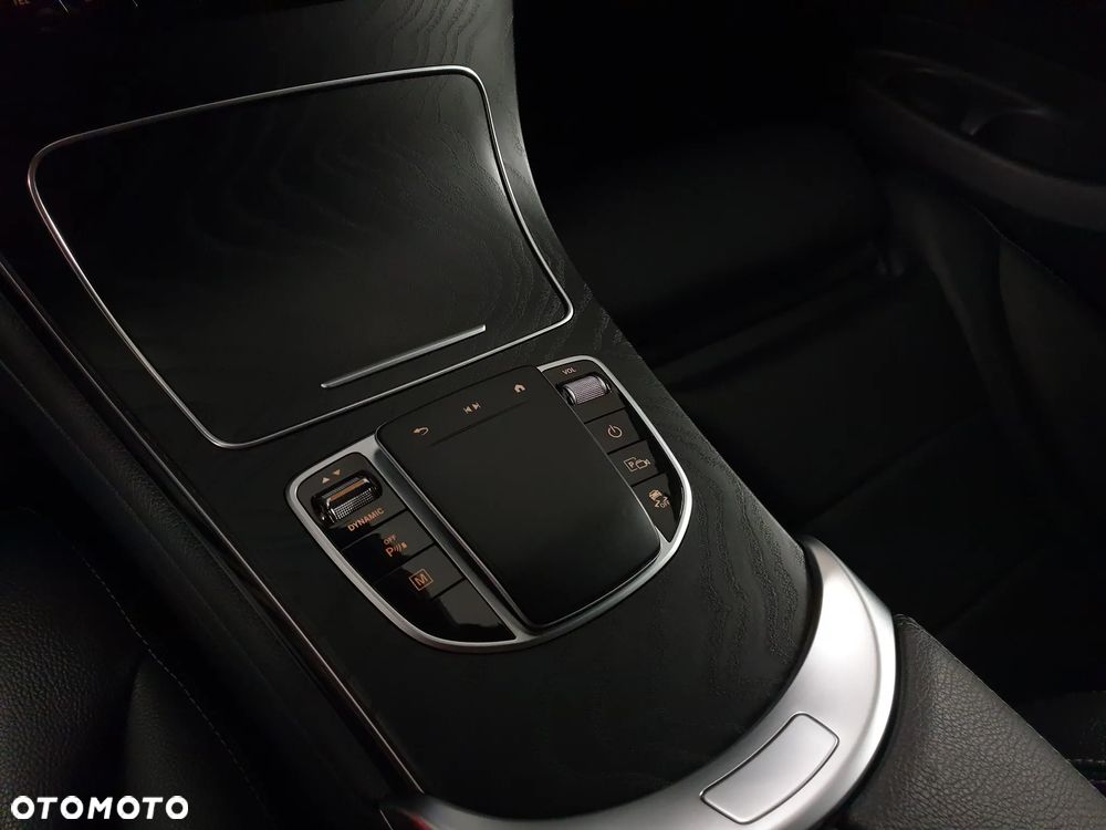 Mercedes-Benz GLC 300 de 4Matic 9G-TRONIC AMG Line Plus - 32