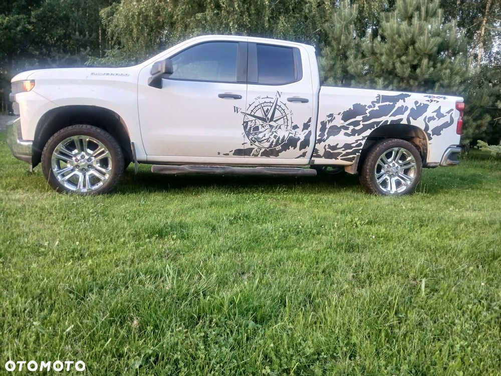 Chevrolet Silverado - 3