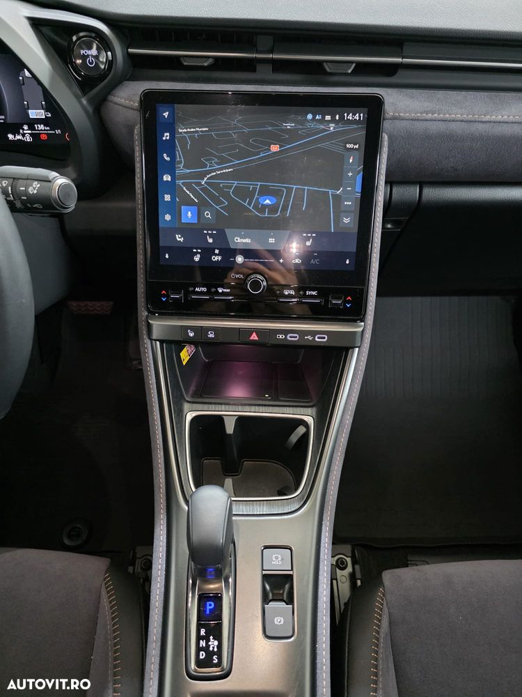 Lexus LBX - 13
