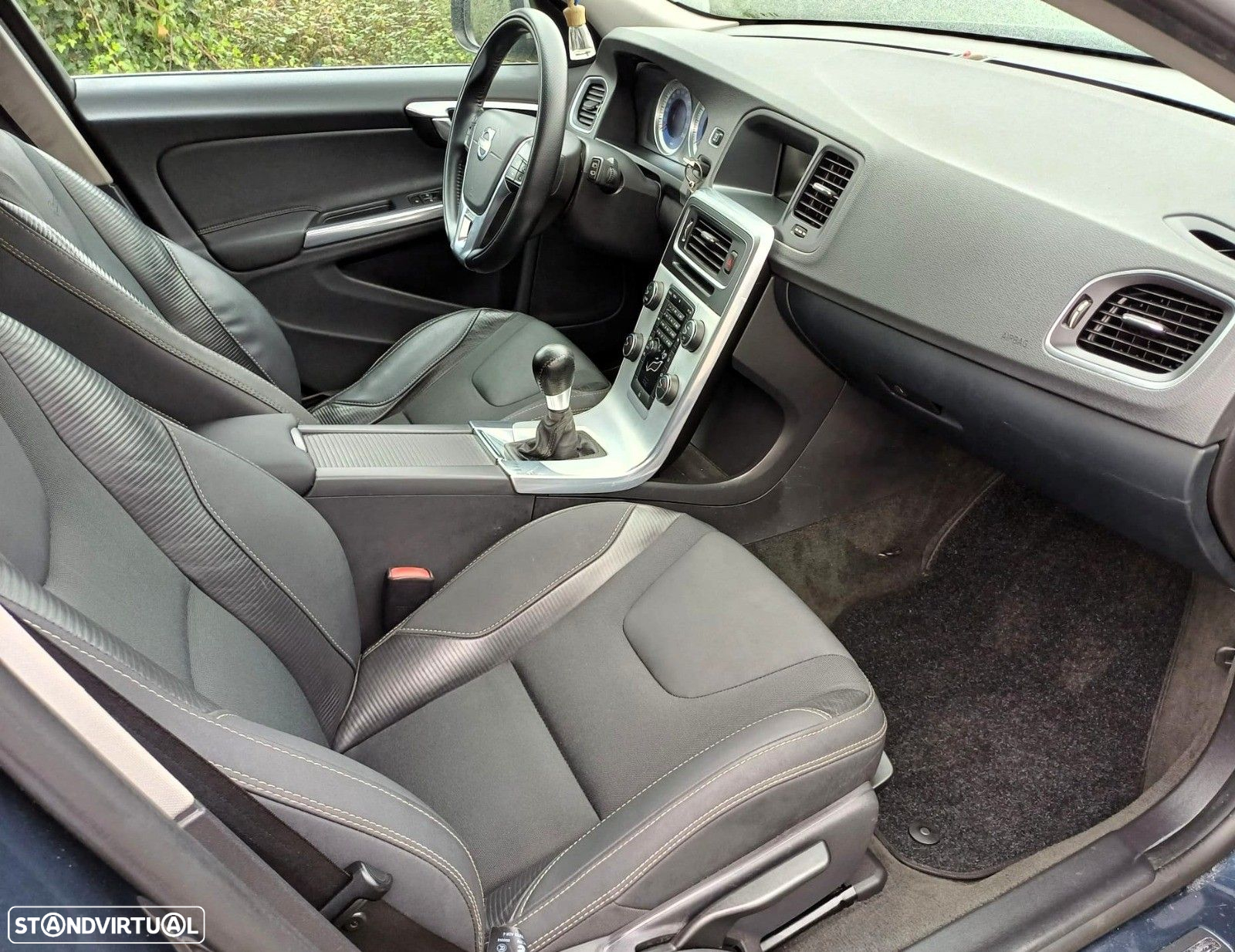 Volvo V60 1.6 D2 R-Design Momentum - 7