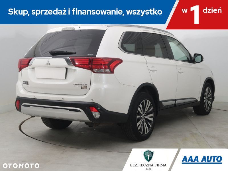 Mitsubishi Outlander - 7