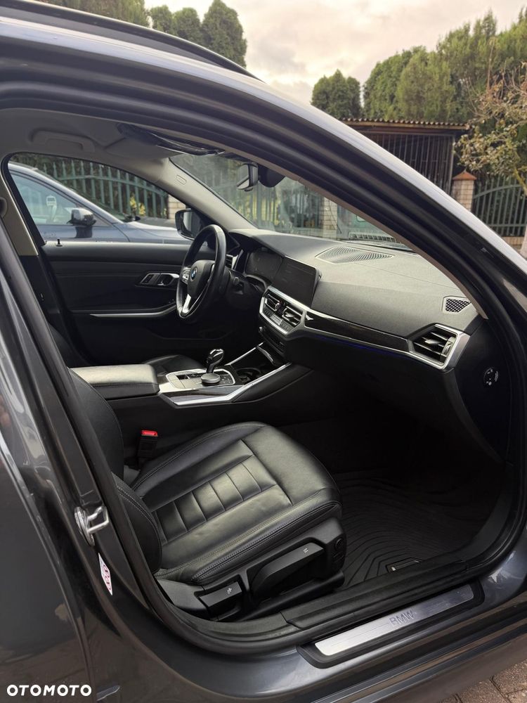 BMW Seria 3 320d Luxury Line - 12