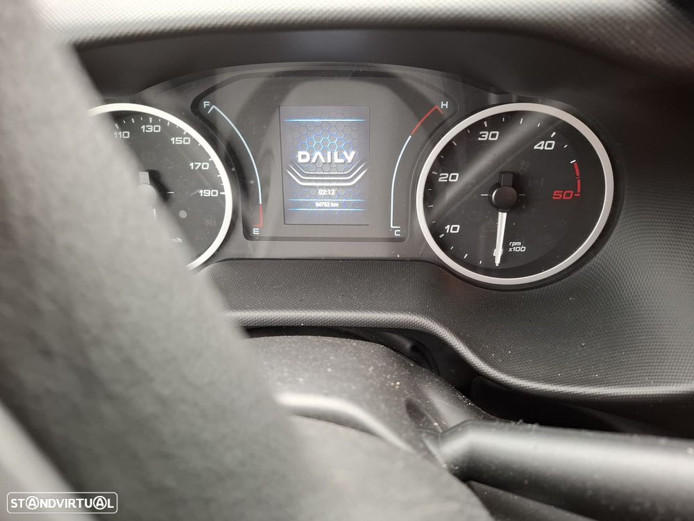 Iveco 35 C18 cx fechada plat elevatoria motor 3.000 cx automatica - 2