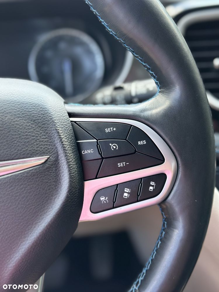 Chrysler Pacifica - 15