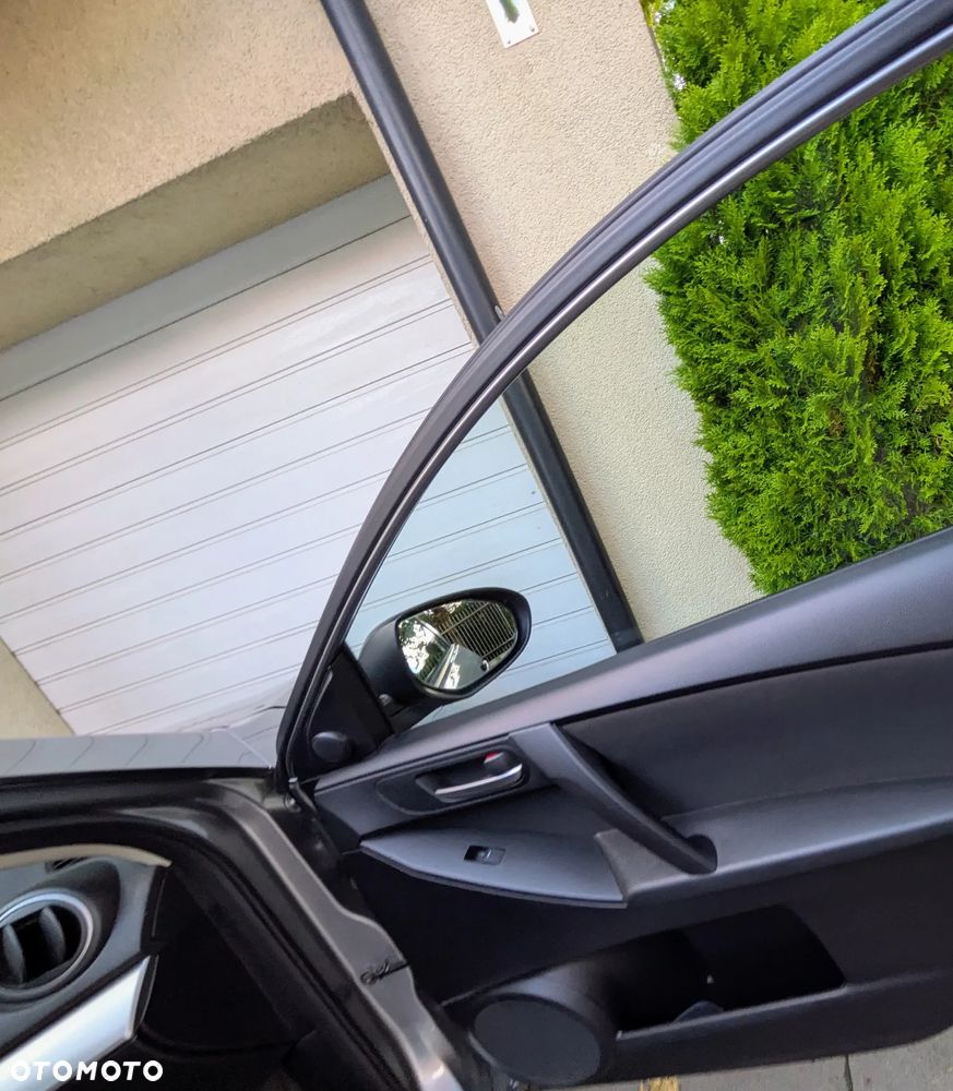 Mazda 3 1.6 Active + - 22