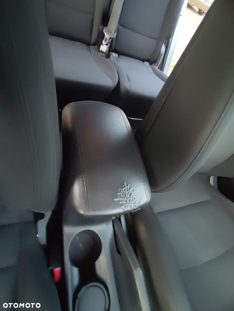 Kia Carens 1.6 GDI L - 22