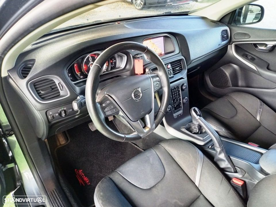 Volvo V40 2.0 D2 Momentum Geartronic - 30