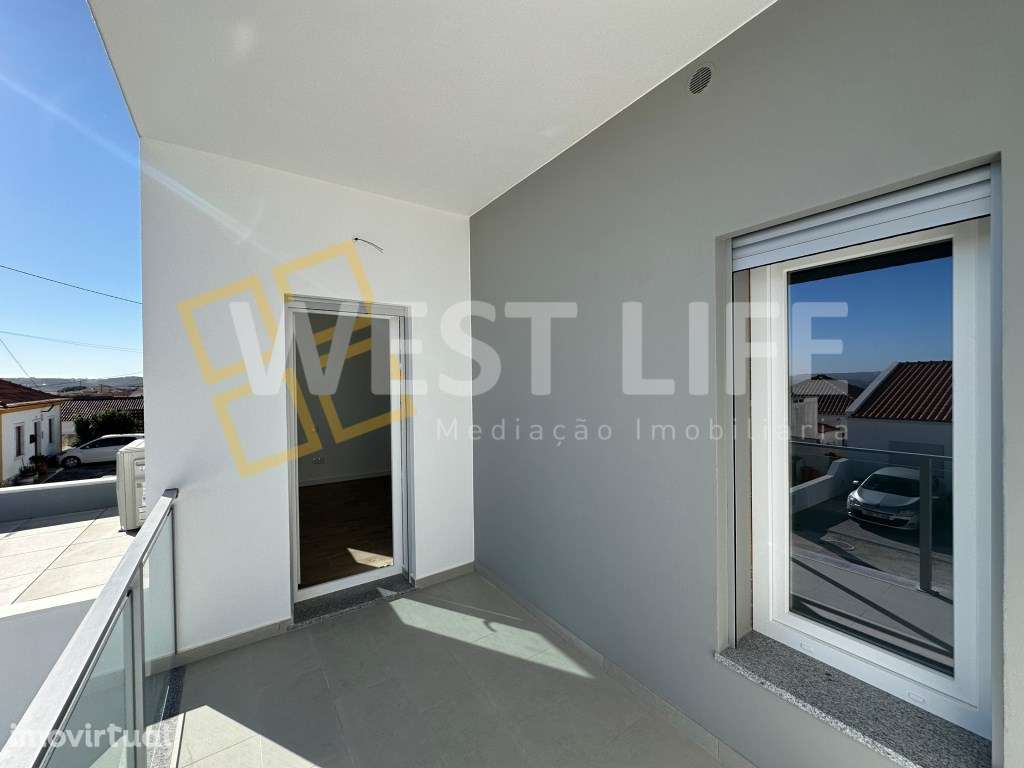 Moradia T3+1 NOVA com Suite e jardim com vista desafogada, ótima ex... - Grande imagem: 3/24