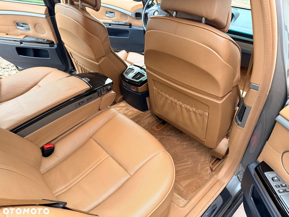 BMW Seria 7 - 32