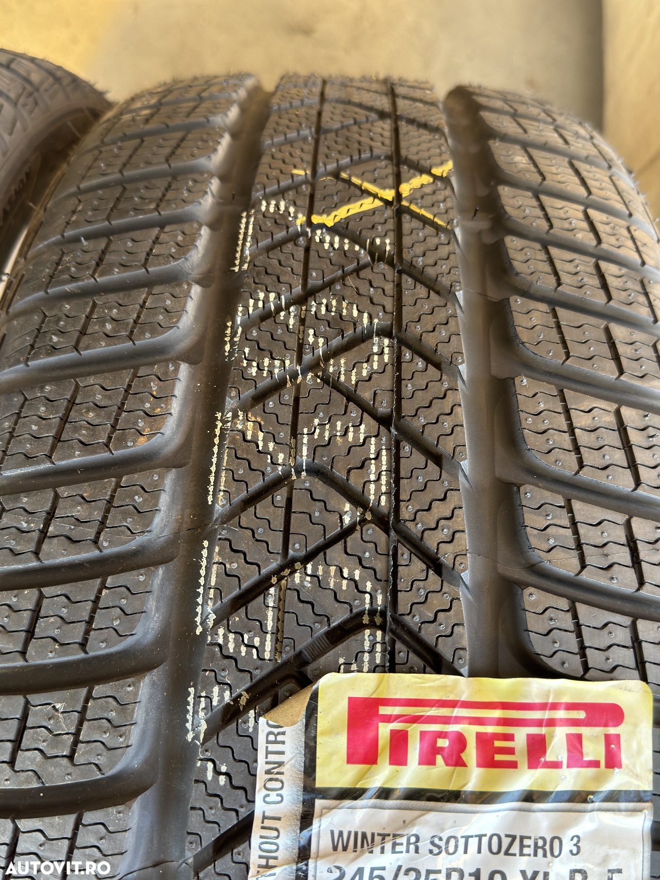 Vând 2 anvelope 245/35/19 Pirelli de iarnă noi cu runflat - 3