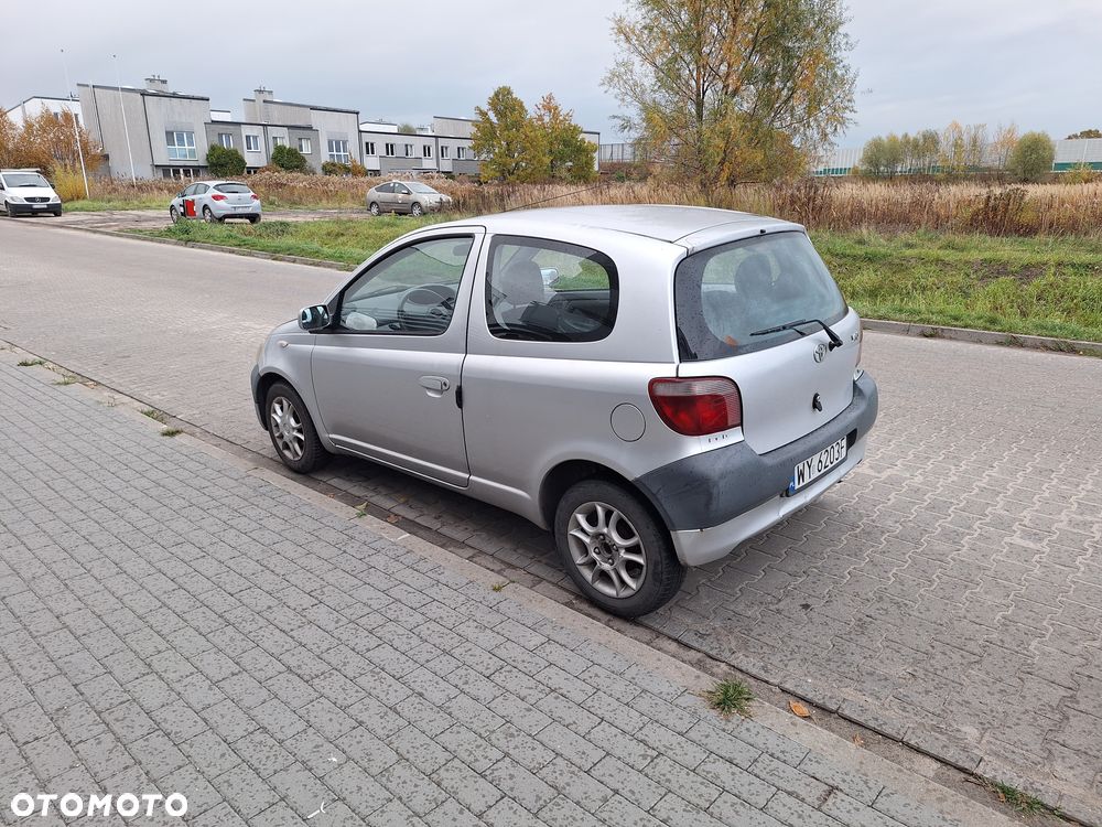 Toyota Yaris 1.0 Base - 4